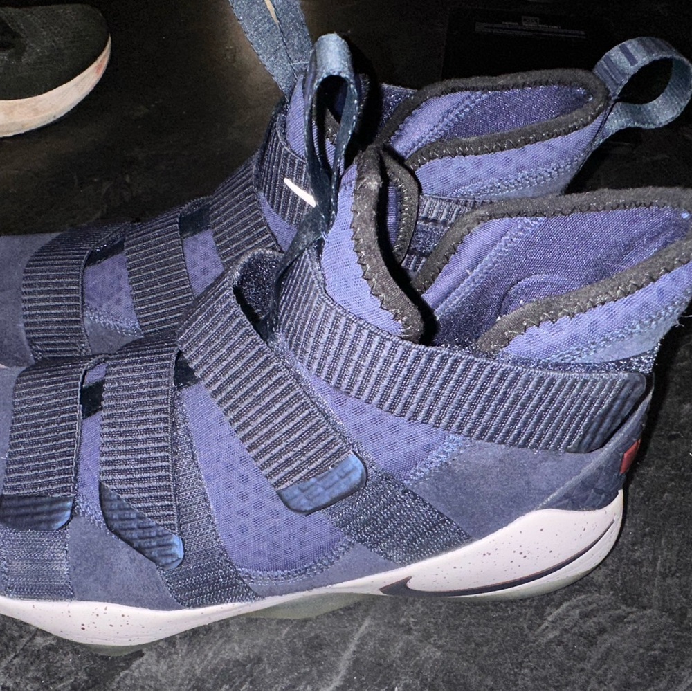 Nike Men's Lebron Soldier 11 11m